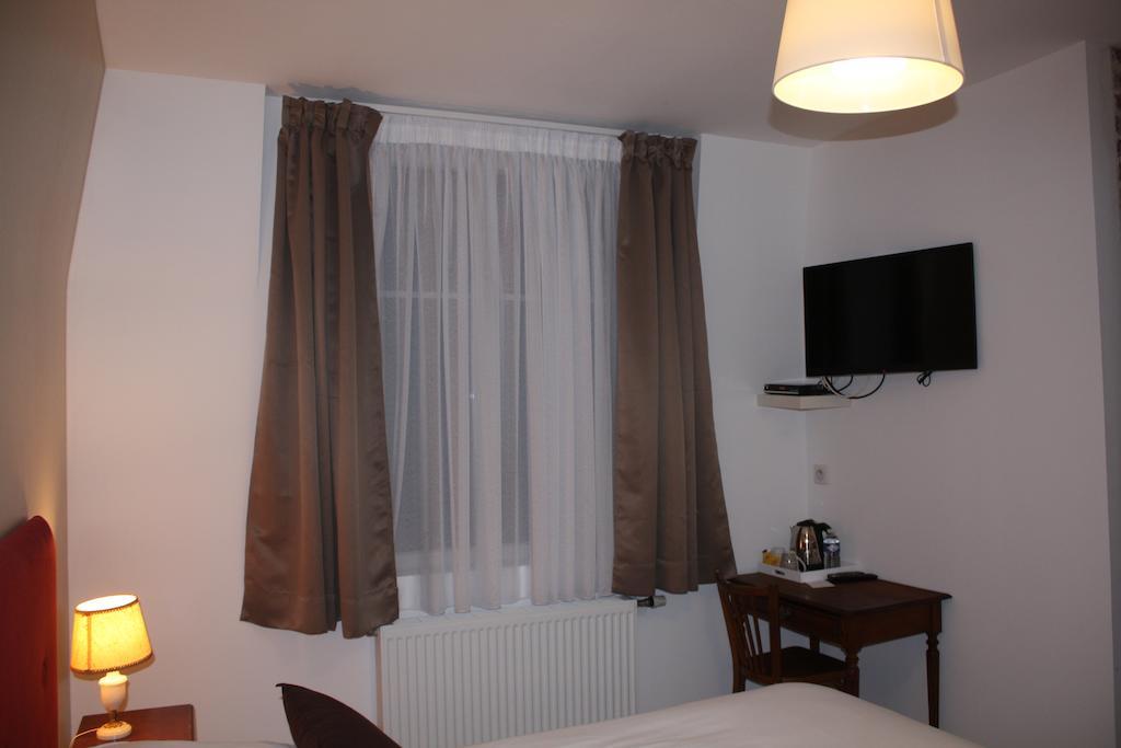 Chambres D'Hotes Noir Lion Peronne  Room photo